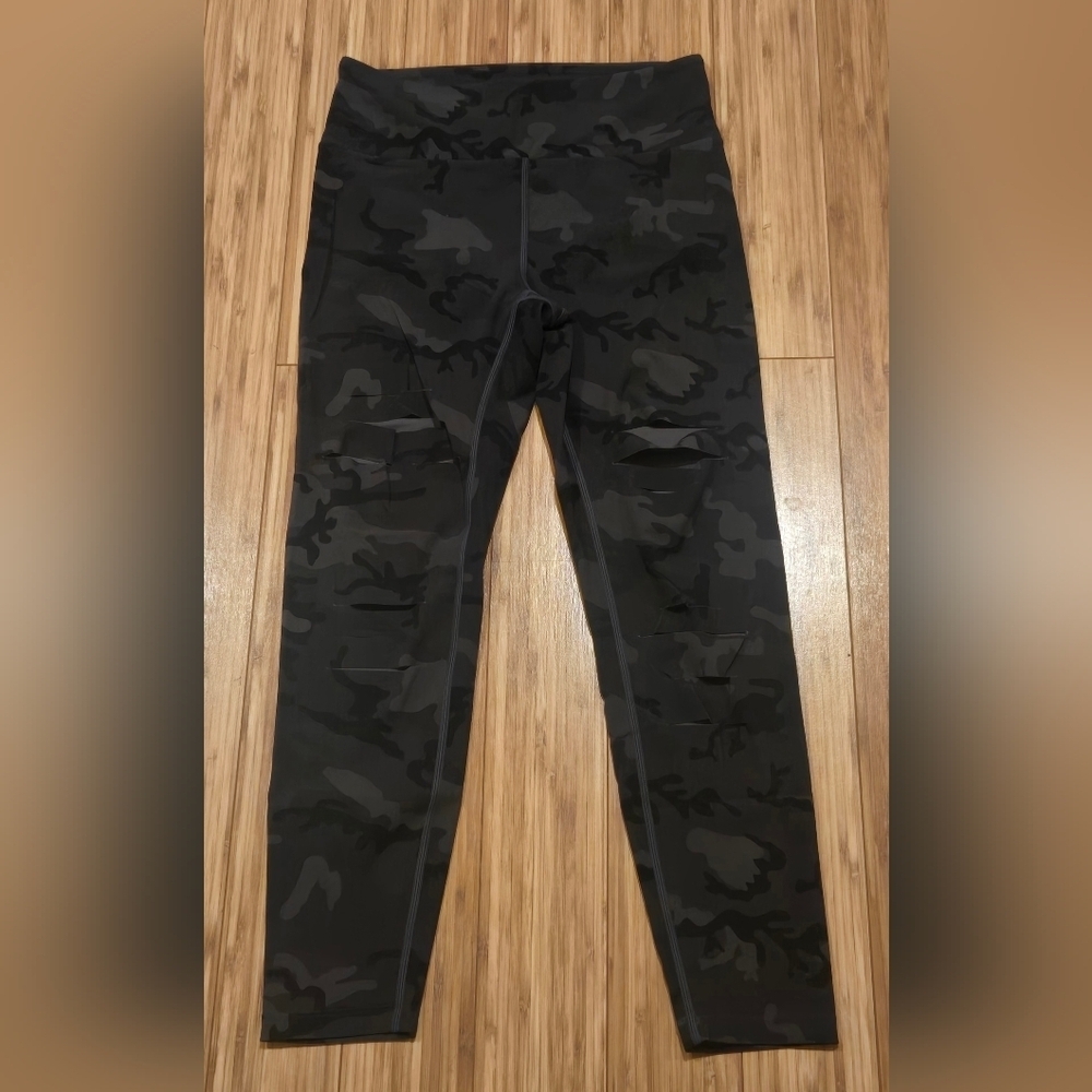 NWOT Zyia Camouflage Cutout Leggings